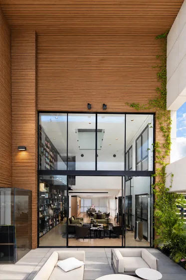 Terrace and expansive glazing